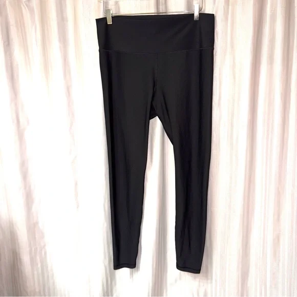 Old Navy Active Powersoft High Rise Leggings
Go Dry Black size XL - Picture 1 of 3